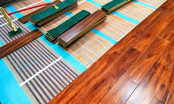 posa in opera riscaldamento elettrico radiante a nastro di metallo amorfo sotto il parquet posa in opera riscaldamento elettrico radiante a nastro di metallo amorfo sotto il parquet