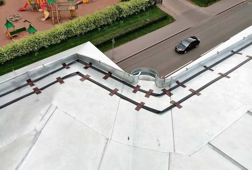 Sistema antighiaccio SKID installato su una rampa di accesso